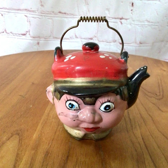 Vintage Redware Japan Dutch Boy and Girl Teapot Salt and Pepper Shaker Pair - Picture 3 of 8